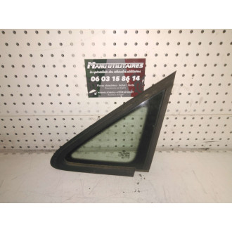 vitre triangulaire avant caddy 04/10 Ref : 43R-001057