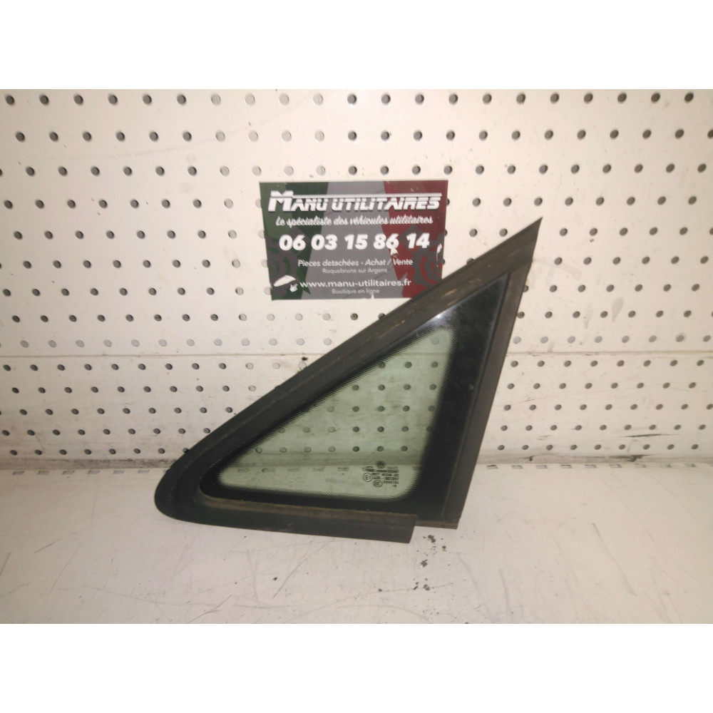 vitre triangulaire avant caddy 04/10 Ref : 43R-001057