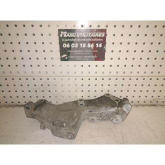 support moteur trafic 2,0 dci  Ref : 8200741758