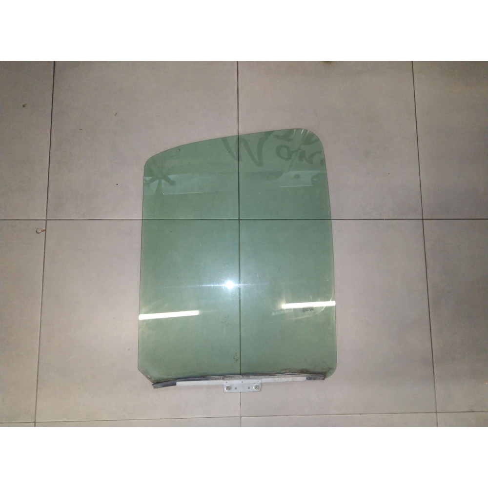 Vitre de fenêtre avant gauche Renault Master Ref : DOT 39 AS 2 M 33