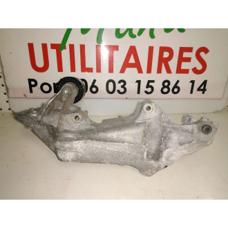 Support pompe de direction assistée Master  Ref : 117103703R