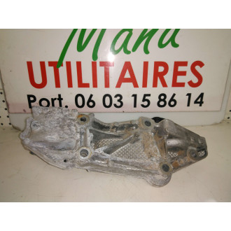 Support pompe de direction assistée Master  Ref : 117103703R