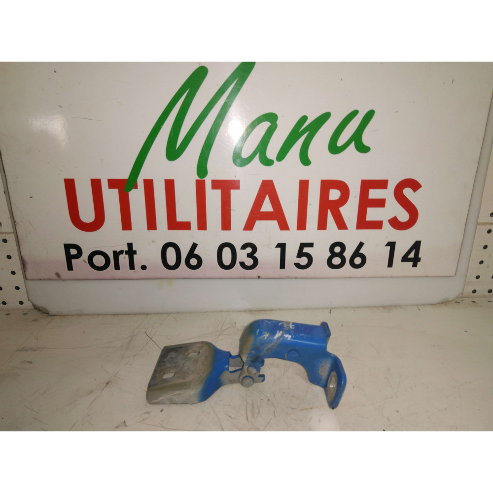 Charnière avant droit Renault Master 2.3L Ref : 