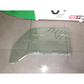 Vitre avant gauche Mazda bongo Ref : 
