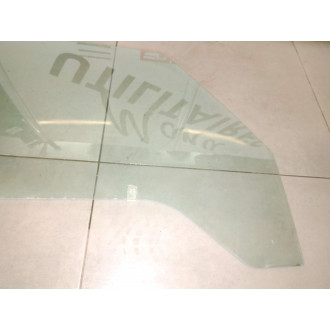 Vitre Mazda bongo avant droite  Ref : 