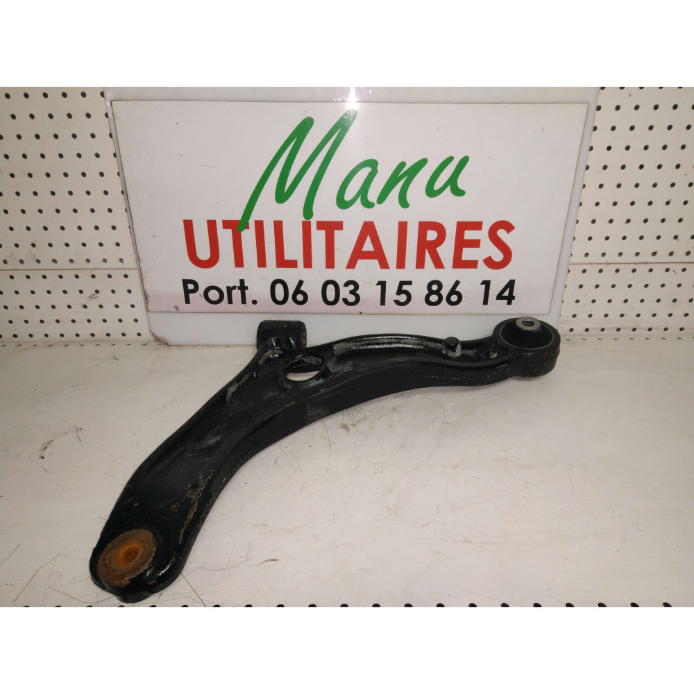 Triangle avant droit Renault Master  Ref : 