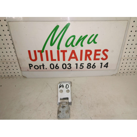 charnière inférieure sprinter 2009 porte arrière droit  Ref : A9067400637