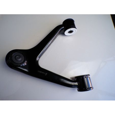 Bras de suspension IVECO 2000 Avant Supèrieur Droit Ref : 